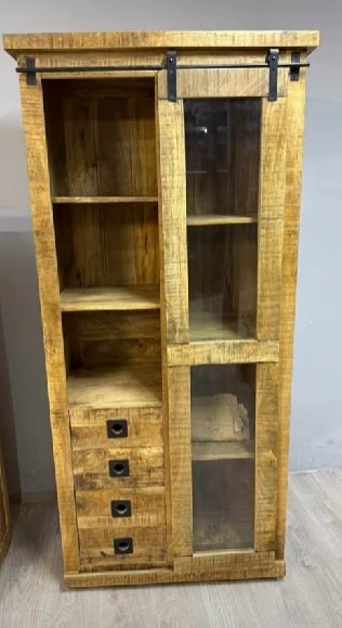 Masivní vysoká vitrína Rustika